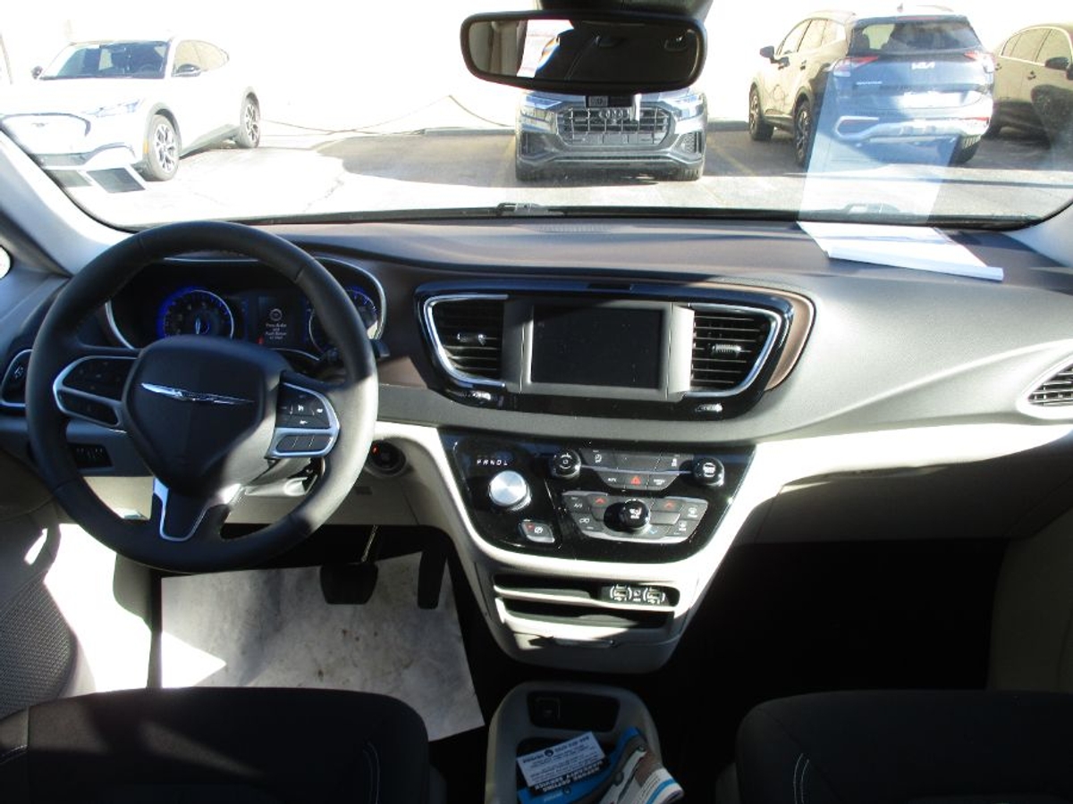 2024 CHRYSLER VOYAGER - Image 7