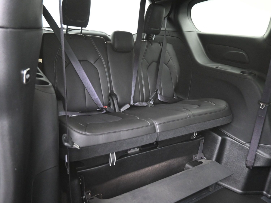 Black Chrysler Pacifica image number 9