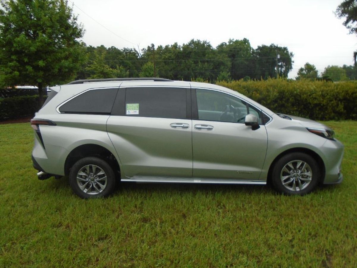 2024 TOYOTA SIENNA - Image 9