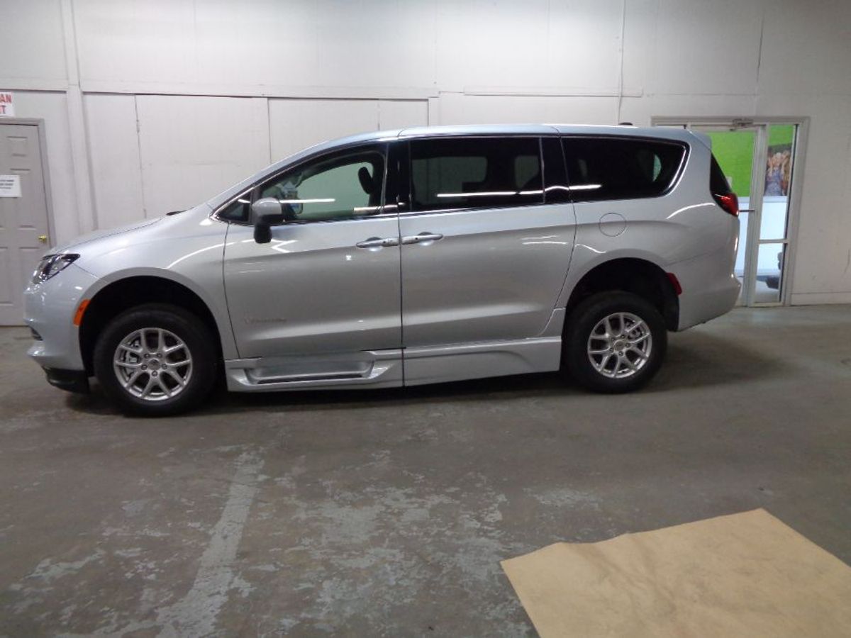 2023 CHRYSLER VOYAGER - Image 9