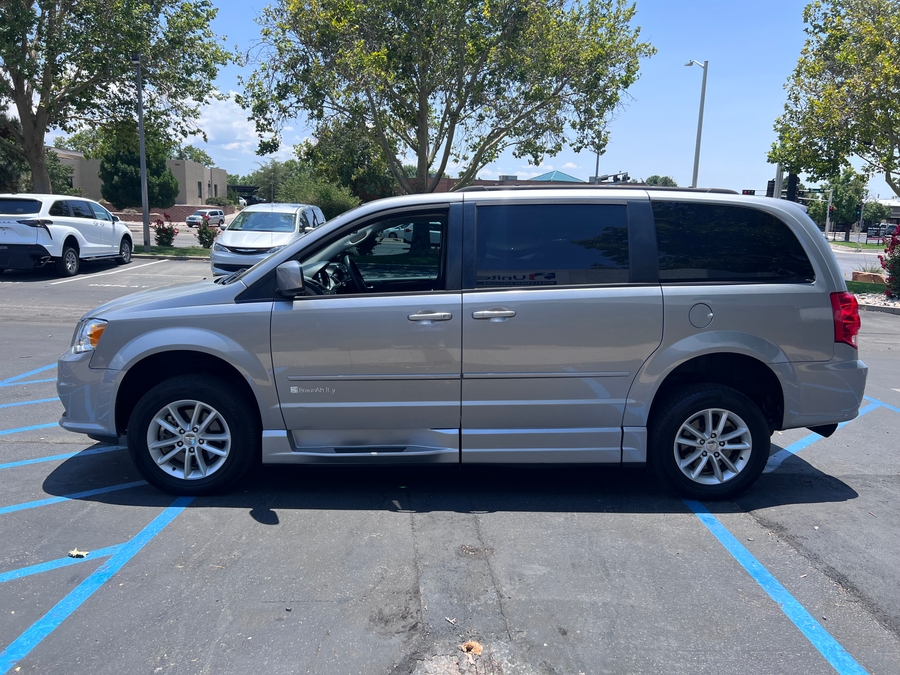 Used 2015 Dodge Grand Caravan SXT - BraunAbility Side Entry Fold Out Automatic Ramp