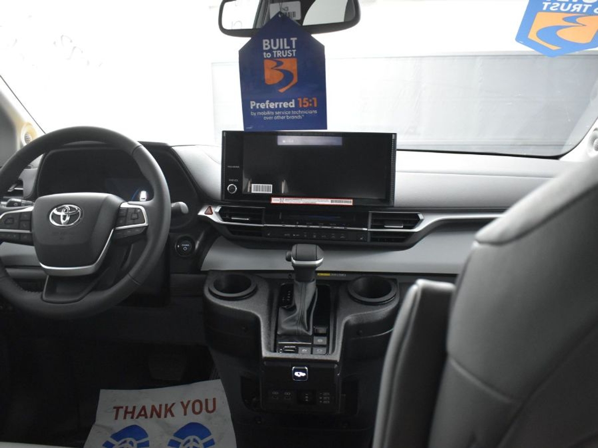 2025 TOYOTA SIENNA - Image 13