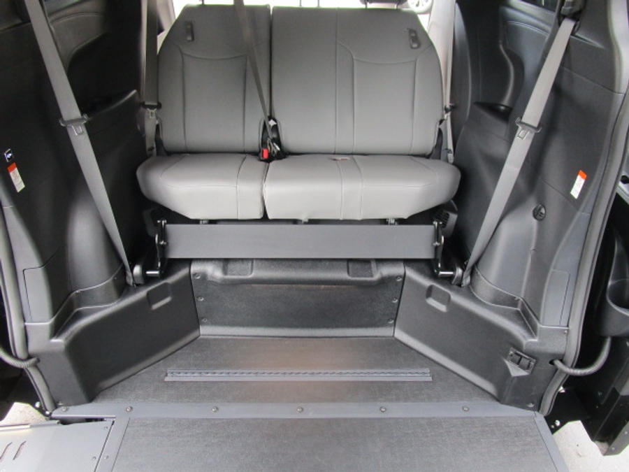 New 2025 Toyota Sienna Hybrid XLE Plus - BraunAbility Side Entry Entry In Floor Automatic Ramp