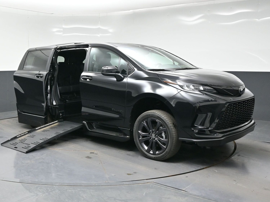 New 2026 Toyota Sienna Hybrid XSE Sport - BraunAbility Side Entry Fold Out Automatic Ramp