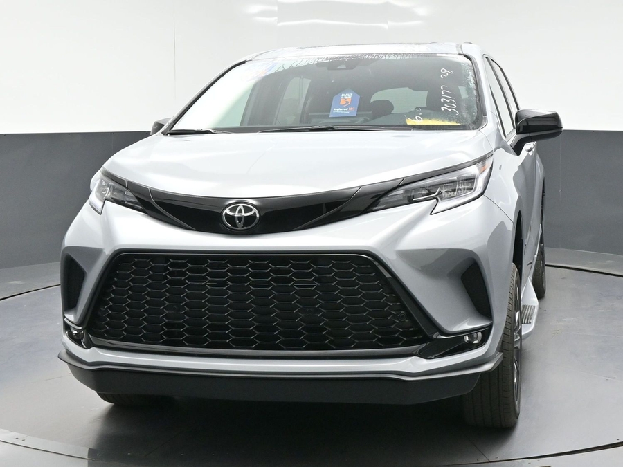 New 2026 Toyota Sienna XSE Sport - BraunAbility Side Entry In Floor Automatic Ramp