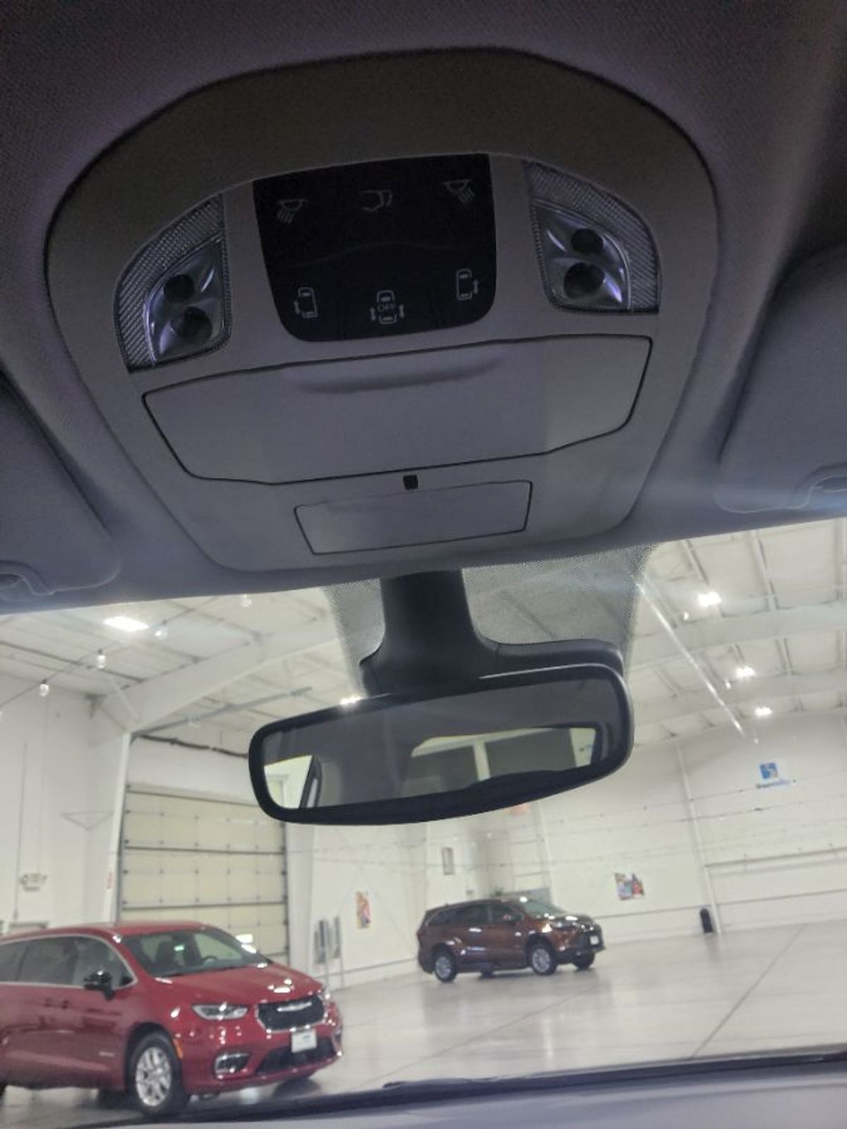 2024 CHRYSLER VOYAGER - Image 13