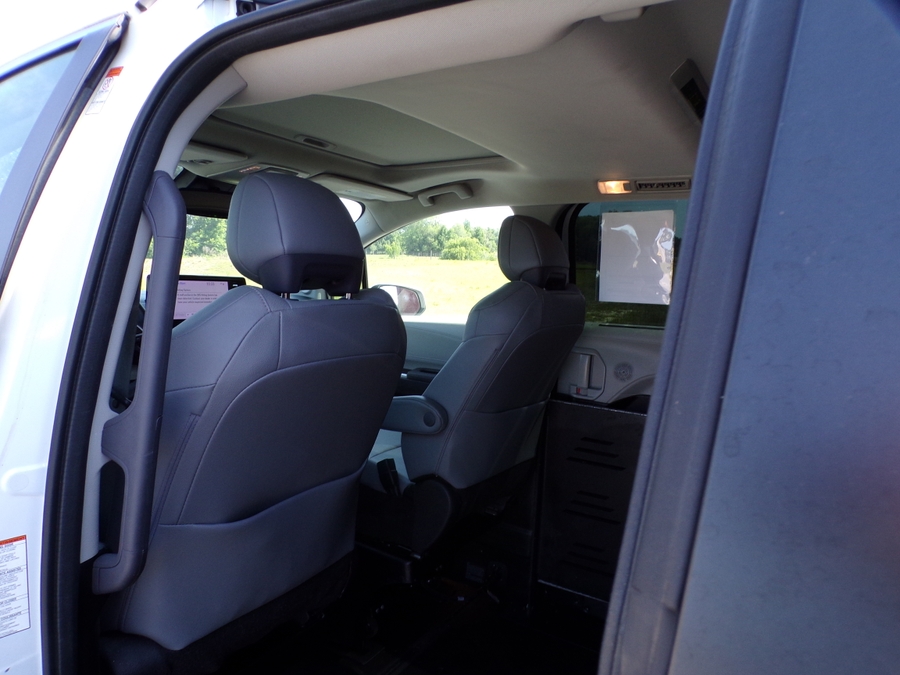 White Toyota Sienna image number 9