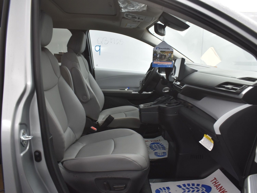 New 2025 Toyota Sienna Hybrid XLE Plus - BraunAbility Side Entry Entry Fold Out Automatic Ramp