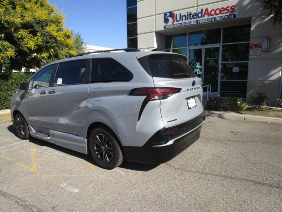 New 2025 Toyota Sienna Hybrid XSE Sport - VMI Side Entry Entry In Floor Automatic Ramp