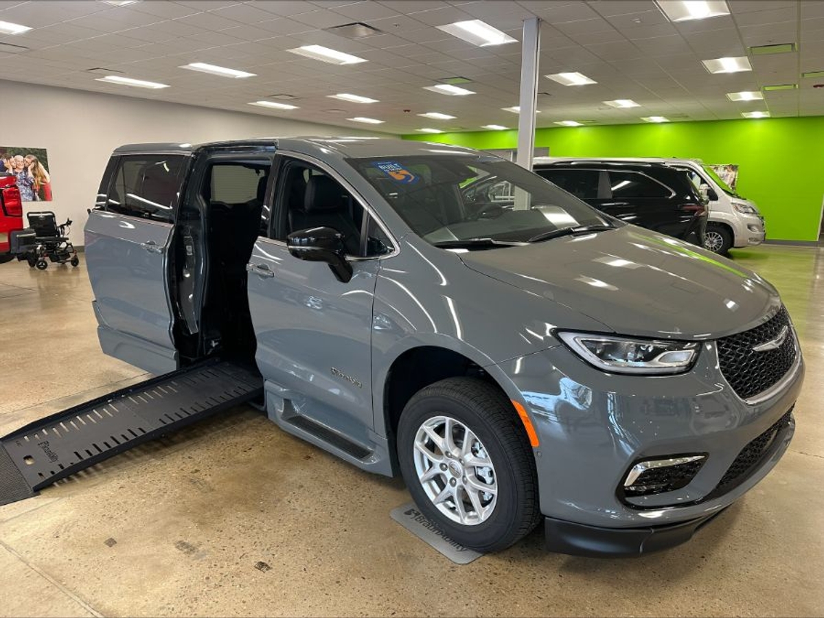 2025 CHRYSLER PACIFICA - Image 2