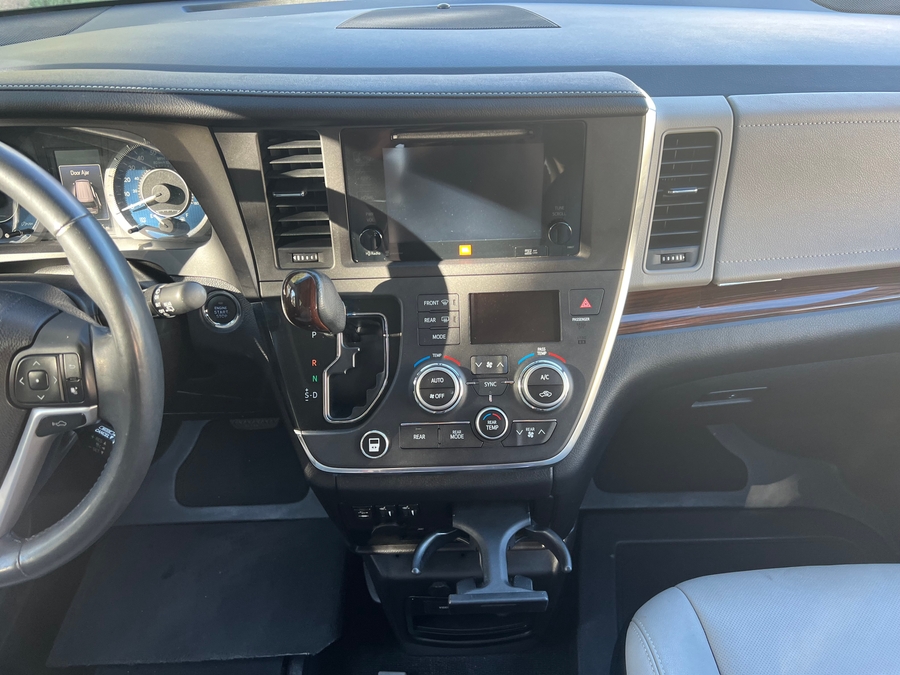 Used 2015 Toyota Sienna Limited - BraunAbility Side Entry Entry In Floor Automatic Ramp