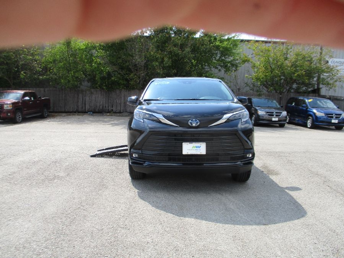 2025 TOYOTA SIENNA - Image 2