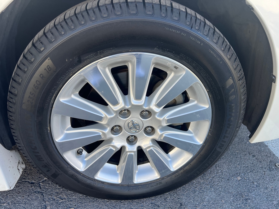 Used 2015 Toyota Sienna Limited - BraunAbility Side Entry Entry In Floor Automatic Ramp