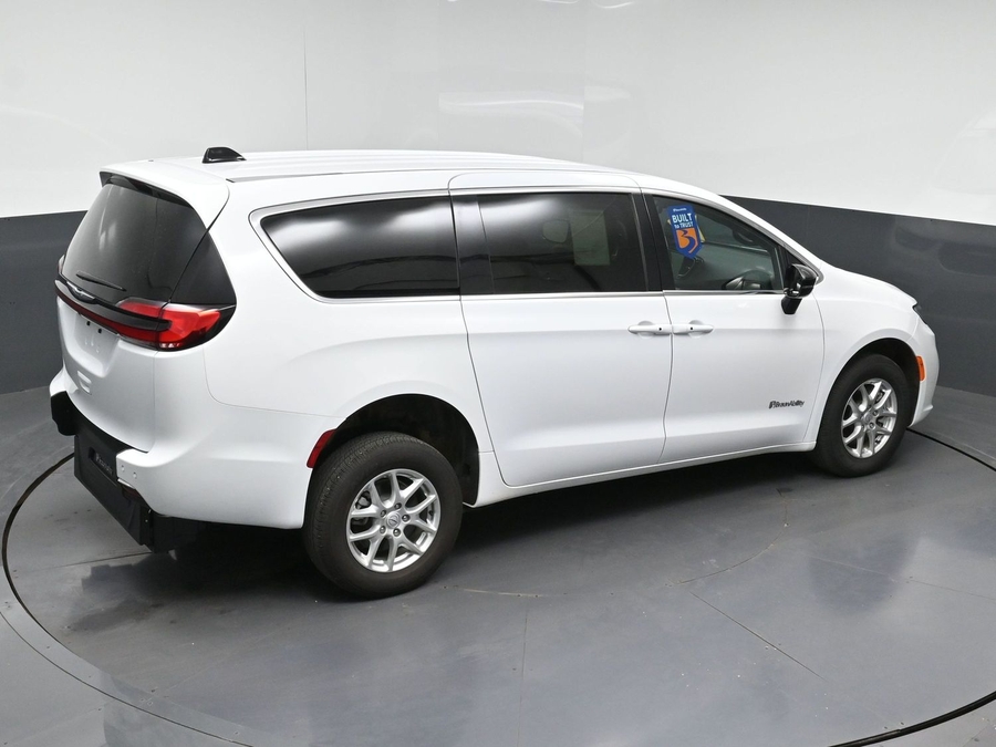 Used 2025 Chrysler Pacifica Select Safety - BraunAbility Rear Entry Fold Out Manual Ramp