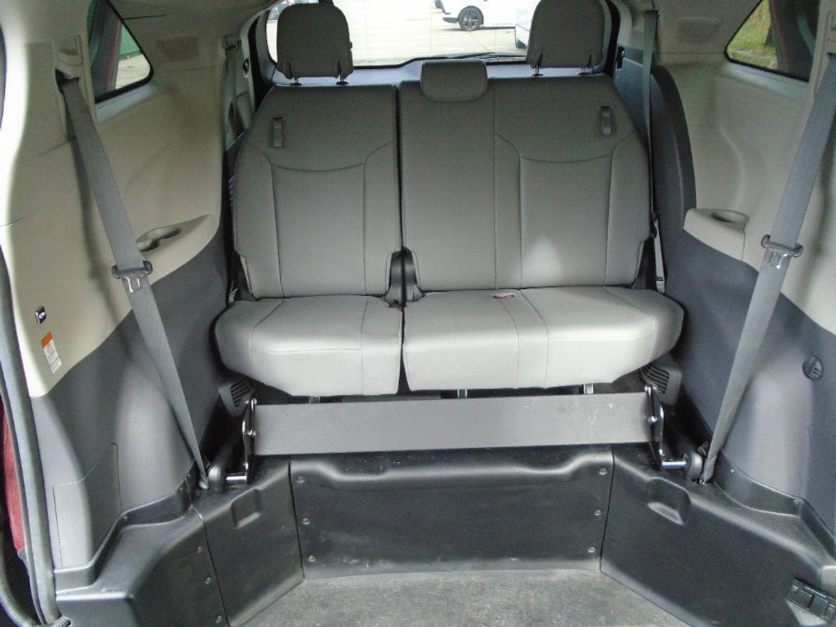 2024 TOYOTA SIENNA - Image 9