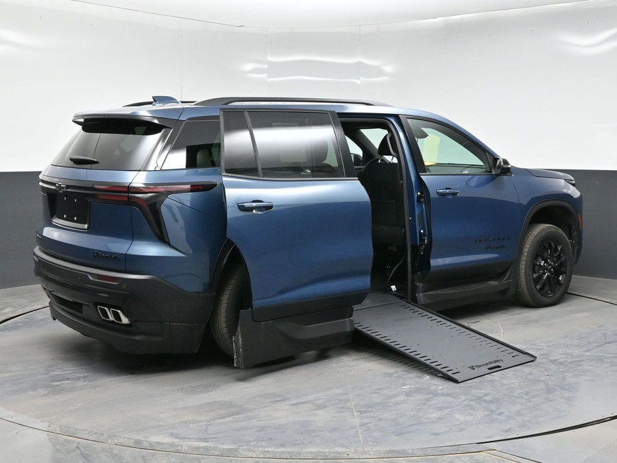 New 2025 Chevrolet Traverse 1LT Midnight - BraunAbility Side Entry Entry In Floor Automatic Ramp
