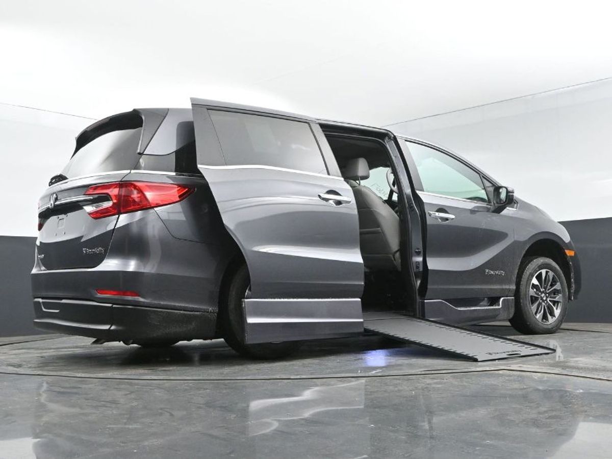 Grey Honda Odyssey image number 12