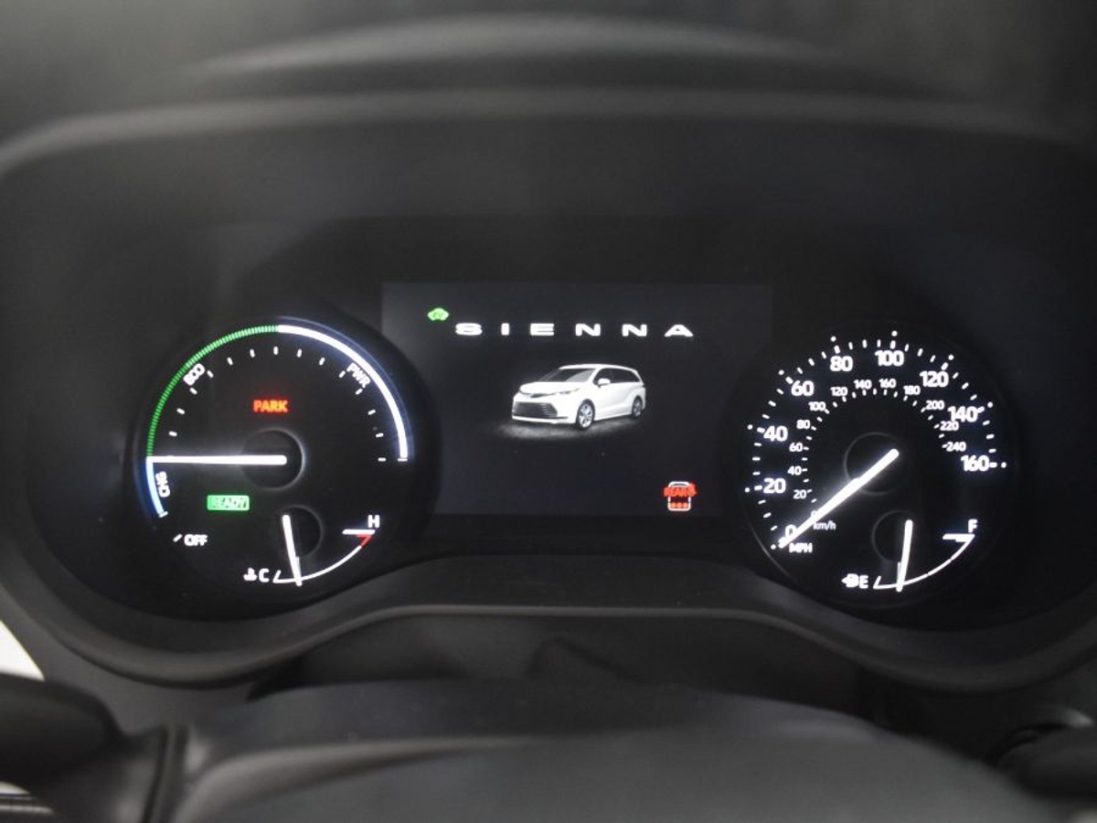 2025 TOYOTA SIENNA - Image 16