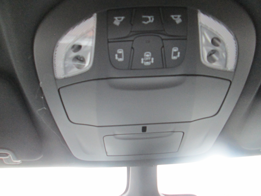 White Chrysler Pacifica image number 10