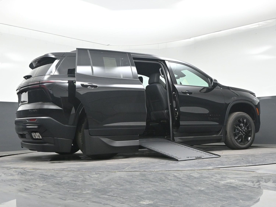New 2026 Chevrolet Traverse 1LT Midnight - BraunAbility Side Entry In Floor Automatic Ramp