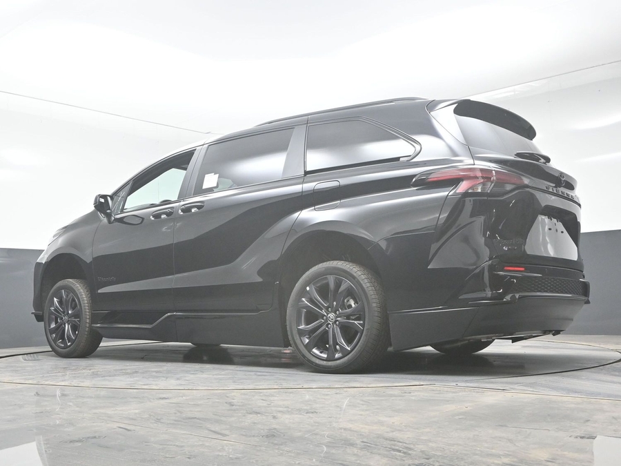 New 2025 Toyota Sienna Hybrid XSE Sport - BraunAbility Side Entry Entry Fold Out Automatic Ramp