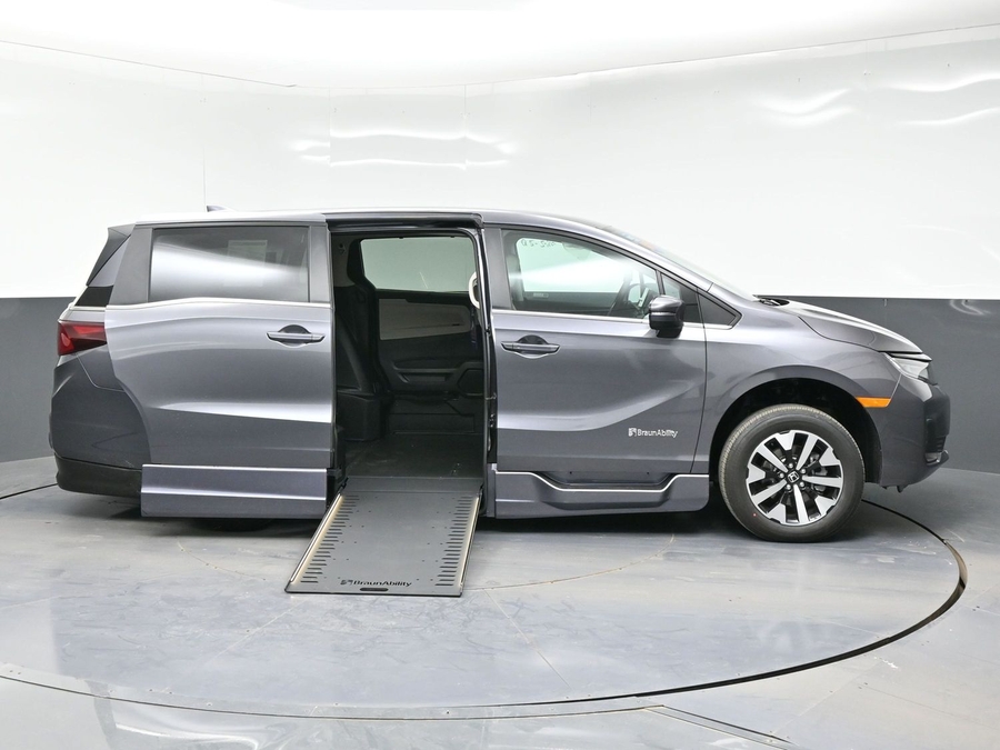 Grey Honda Odyssey image number 4
