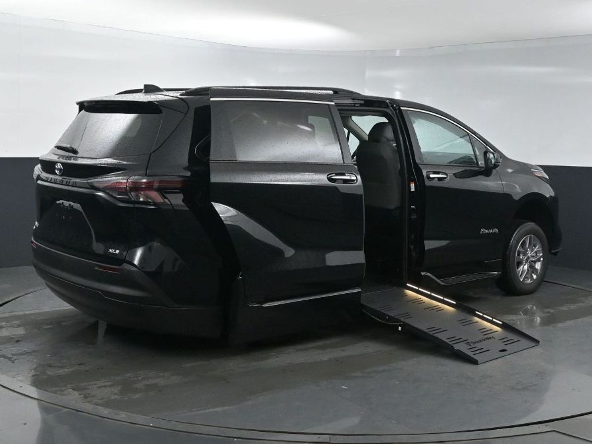 2025 TOYOTA SIENNA - Image 7