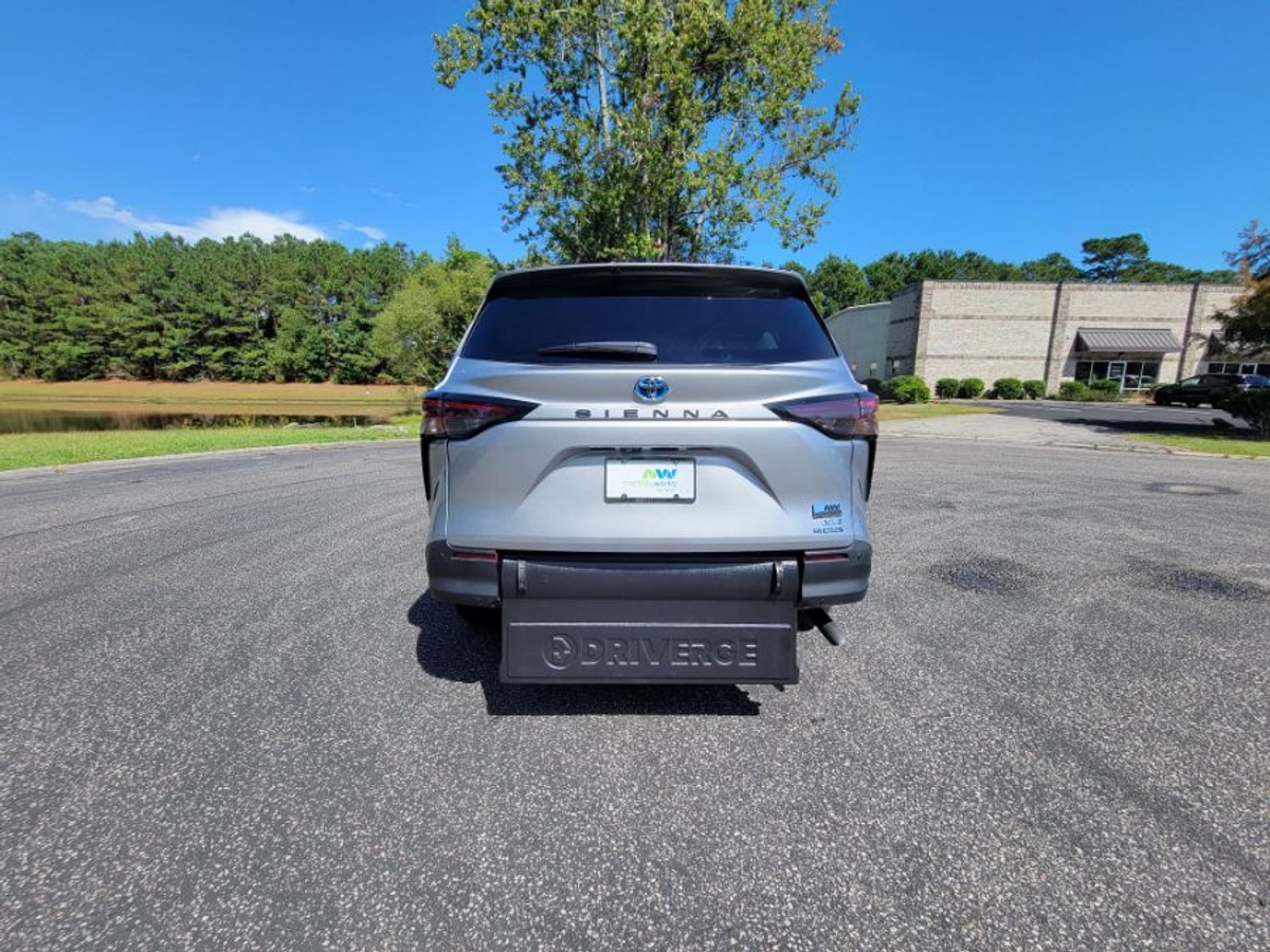 2024 TOYOTA SIENNA - Image 5
