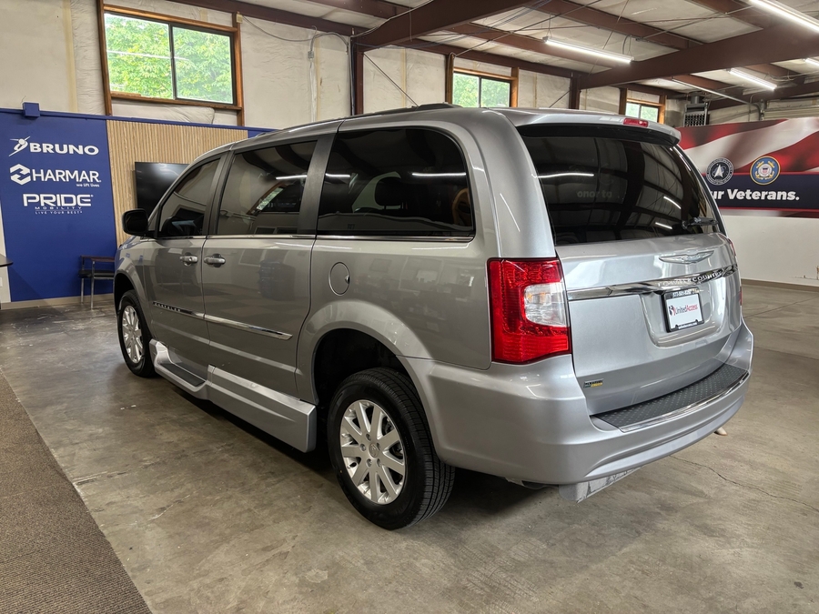 Used 2016 Chrysler Town and Country Touring - VMI Side Entry Entry In Floor Automatic Ramp