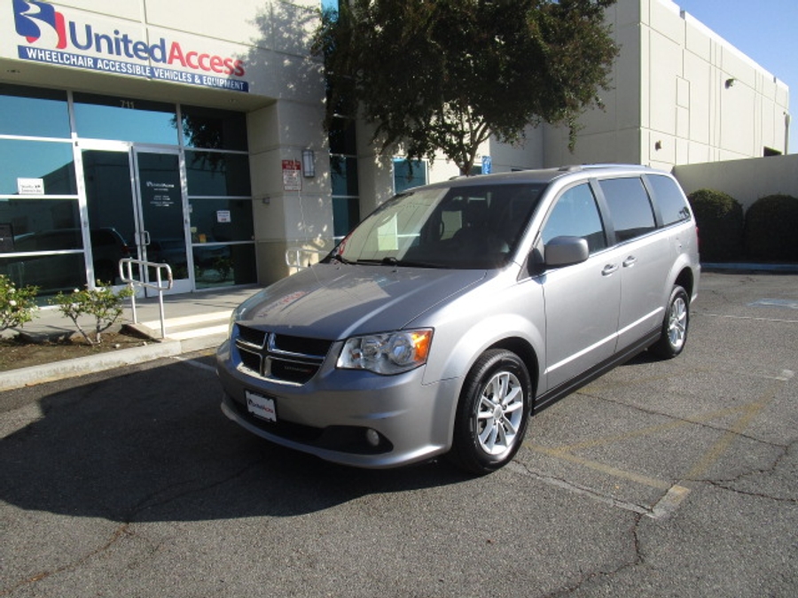 Used 2019 Dodge Grand Caravan SXT - VMI Side Entry Entry Fold Out Automatic Ramp
