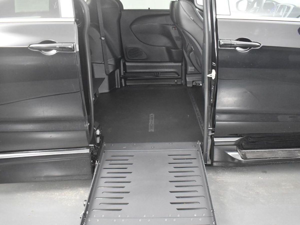 2025 CHRYSLER PACIFICA - Image 12