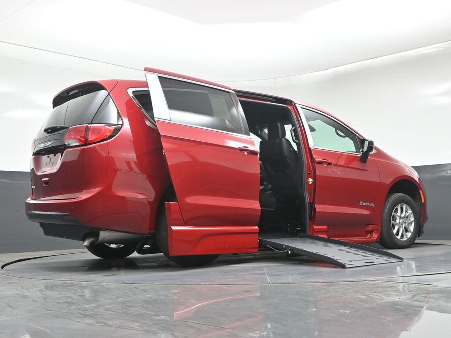 New 2026 Chrysler Voyager LX - BraunAbility Side Entry Fold Out Automatic Ramp