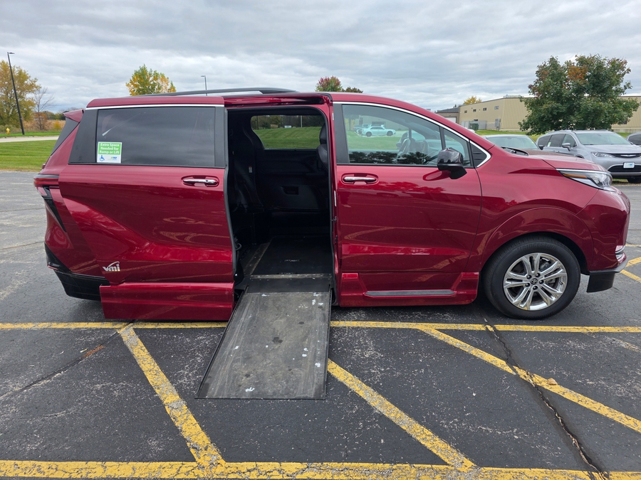 Red Toyota Sienna image number 7