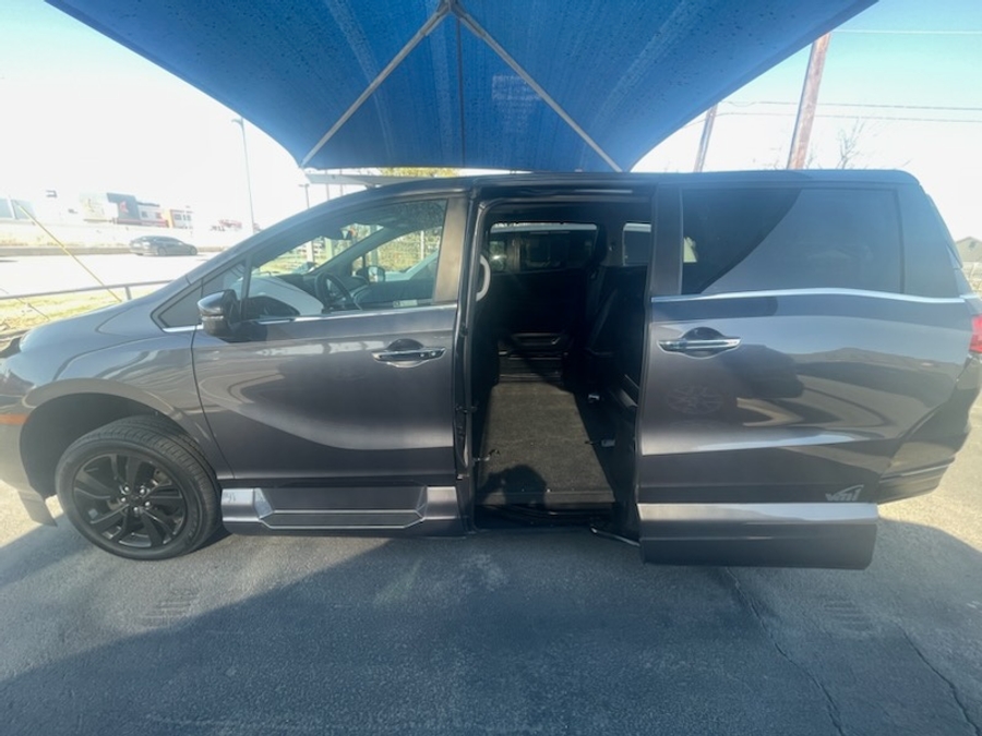 Grey Honda Odyssey image number 4