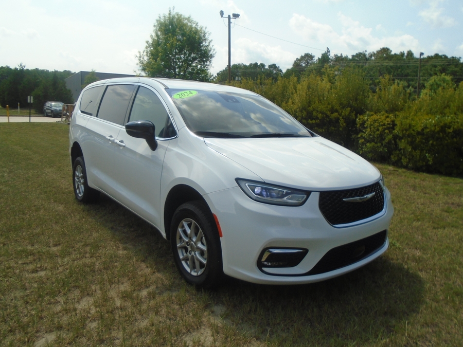 White Chrysler Pacifica image number 7