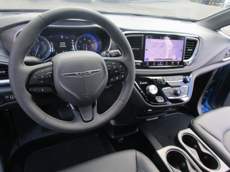 New 2026 Chrysler Pacifica Select Sport - BraunAbility Side Entry Entry In Floor Automatic Ramp