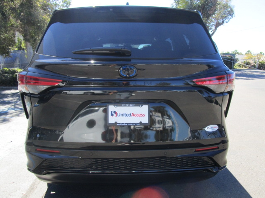 New 2025 Toyota Sienna Hybrid XSE Sport - BraunAbility Side Entry Entry Fold Out Automatic Ramp