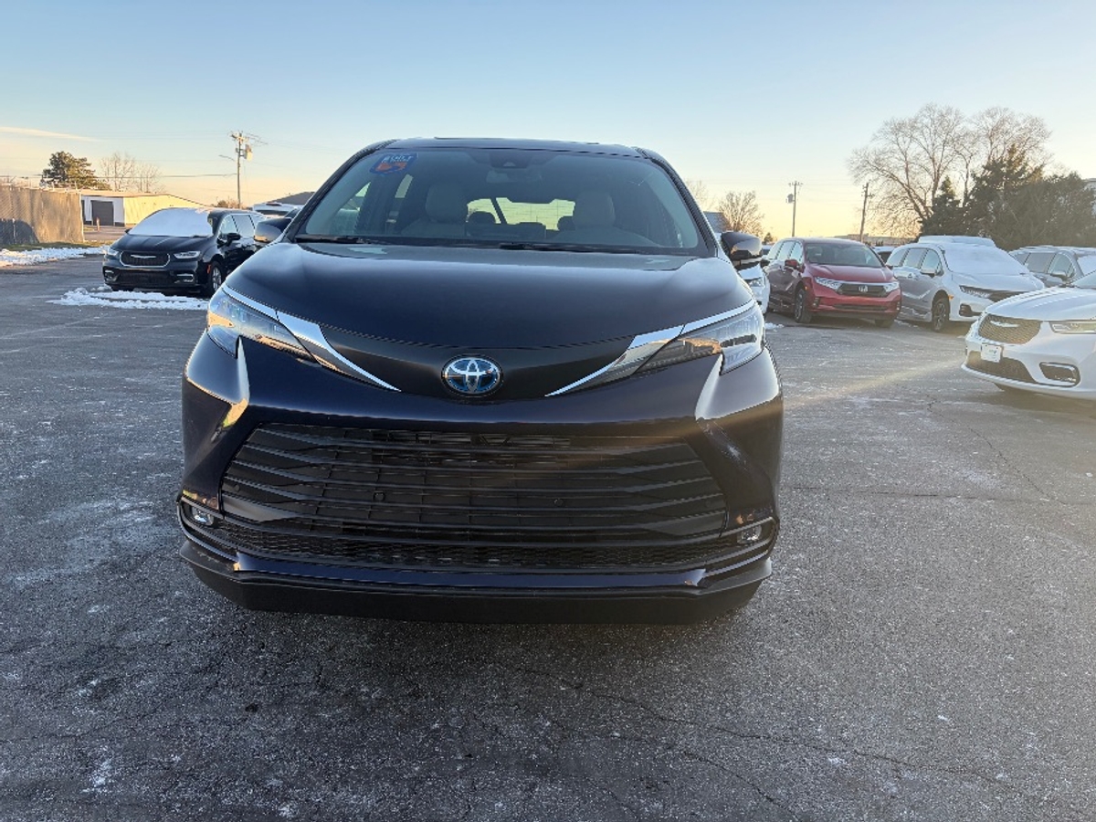 2025 TOYOTA SIENNA - Image 4