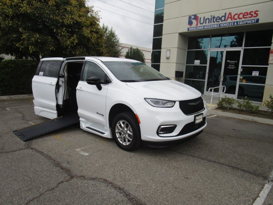 Used 2024 Chrysler Pacifica Touring L - BraunAbility Side Entry Entry Fold Out Automatic Ramp