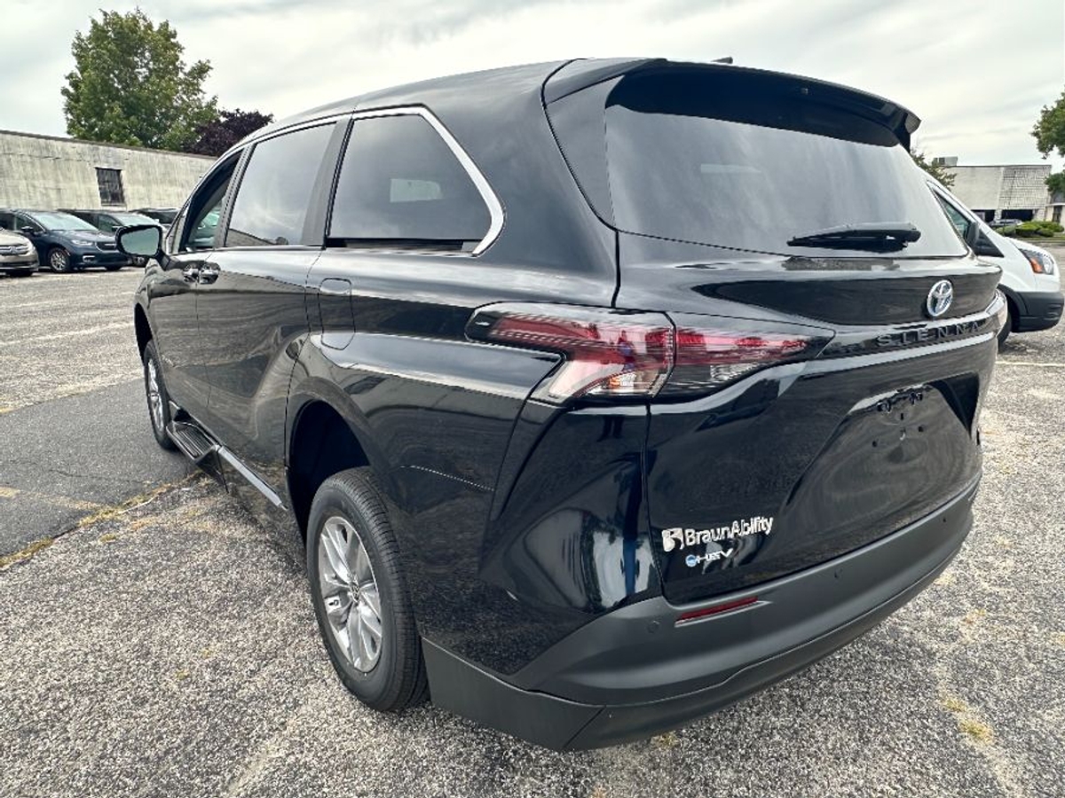 2025 TOYOTA SIENNA - Image 7