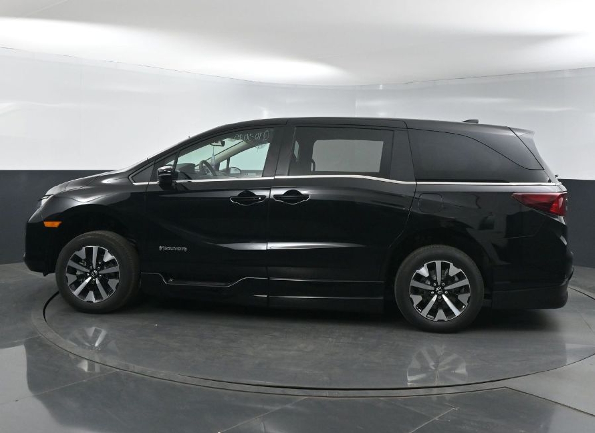 Black Honda Odyssey image number 2