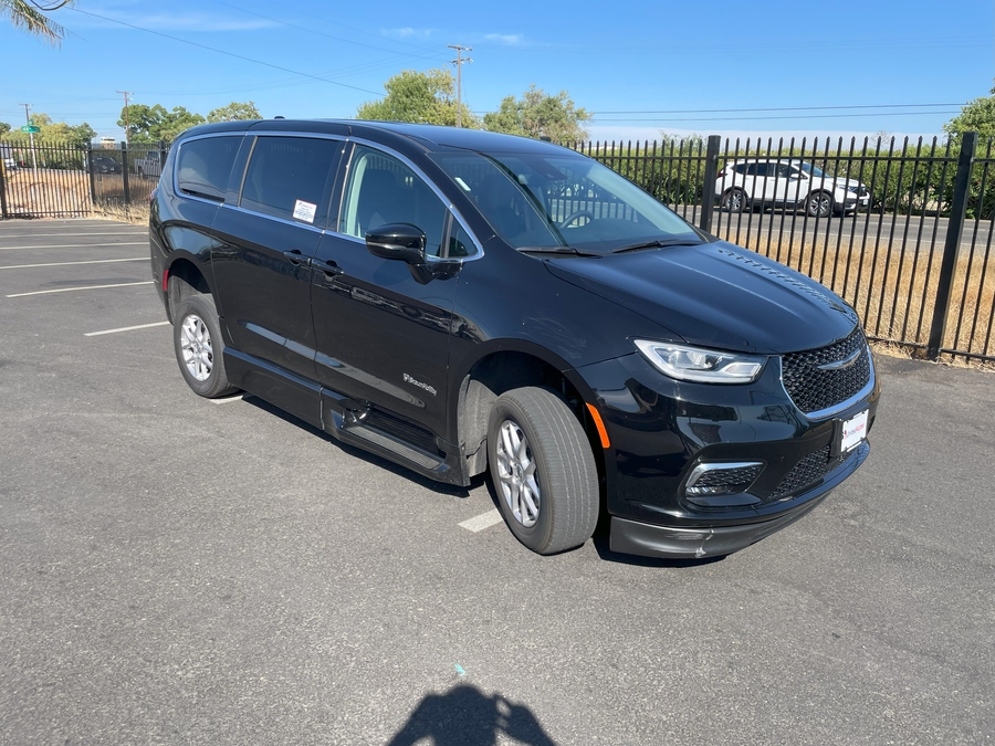 Used 2024 Chrysler Pacifica Touring L - BraunAbility Side Entry Entry Fold Out Automatic Ramp