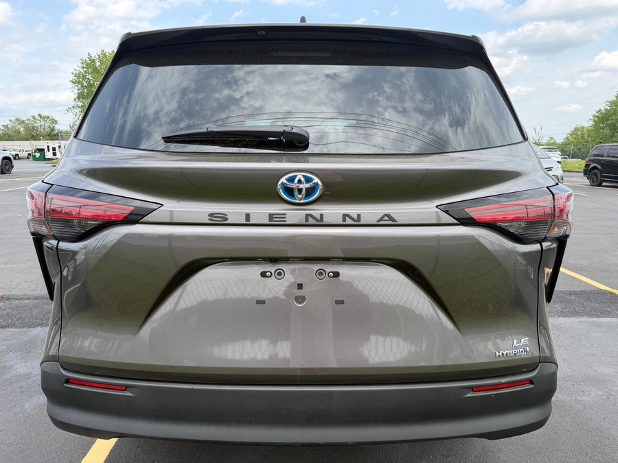 Used 2022 Toyota Sienna Hybrid LE - RLX Side Entry Entry In Floor Automatic Ramp
