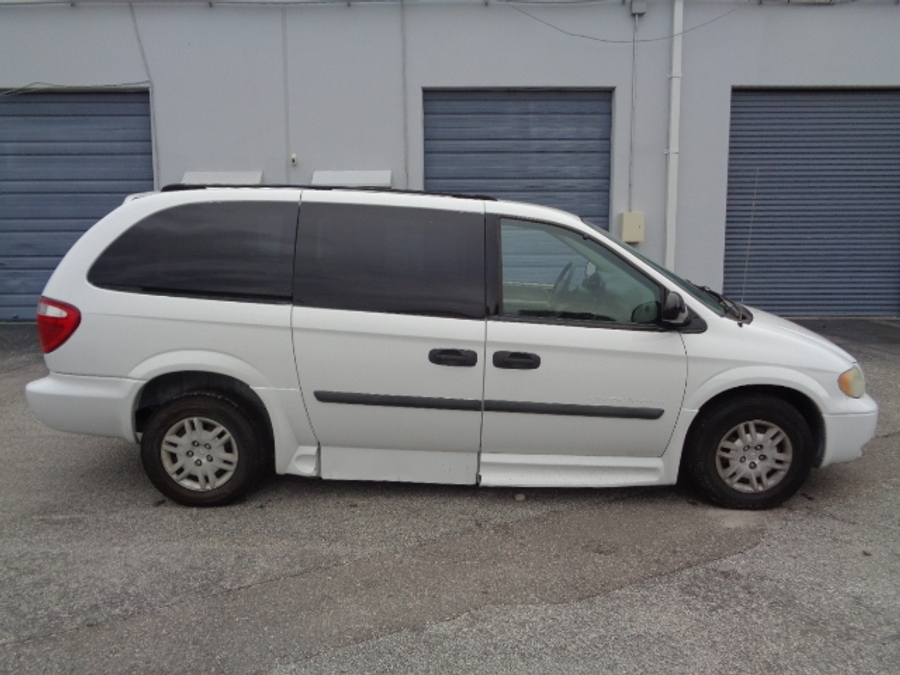 Used 2005 Dodge Grand Caravan SE - BraunAbility Side Entry Entry Fold Out Automatic Ramp