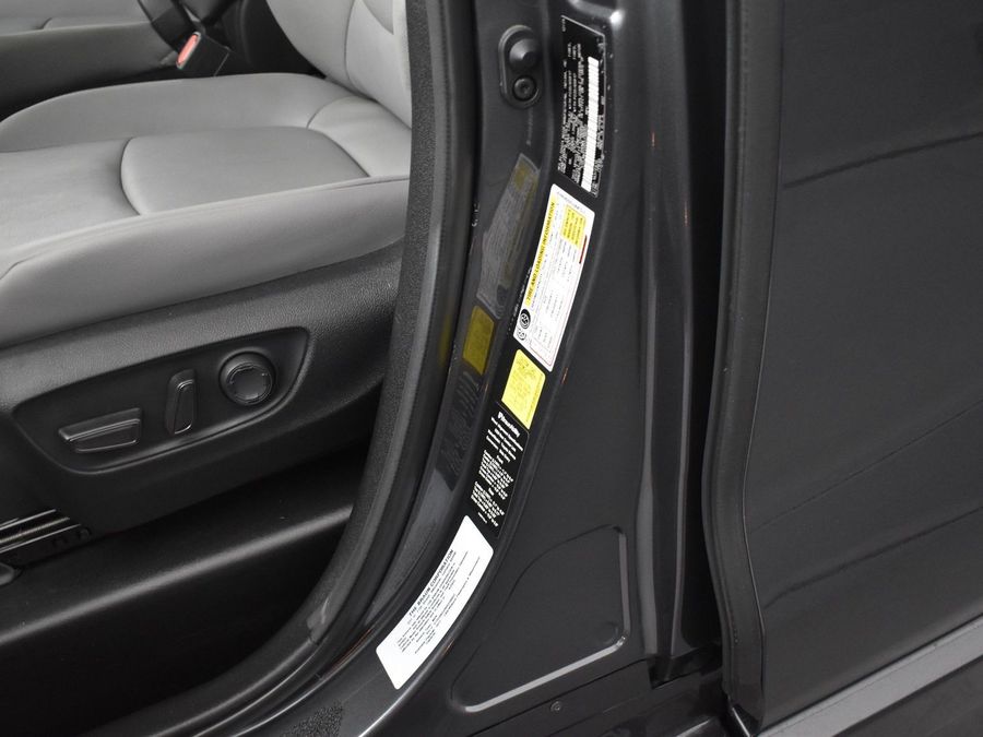 New 2025 Toyota Sienna Hybrid XLE Plus - BraunAbility Side Entry Entry In Floor Automatic Ramp