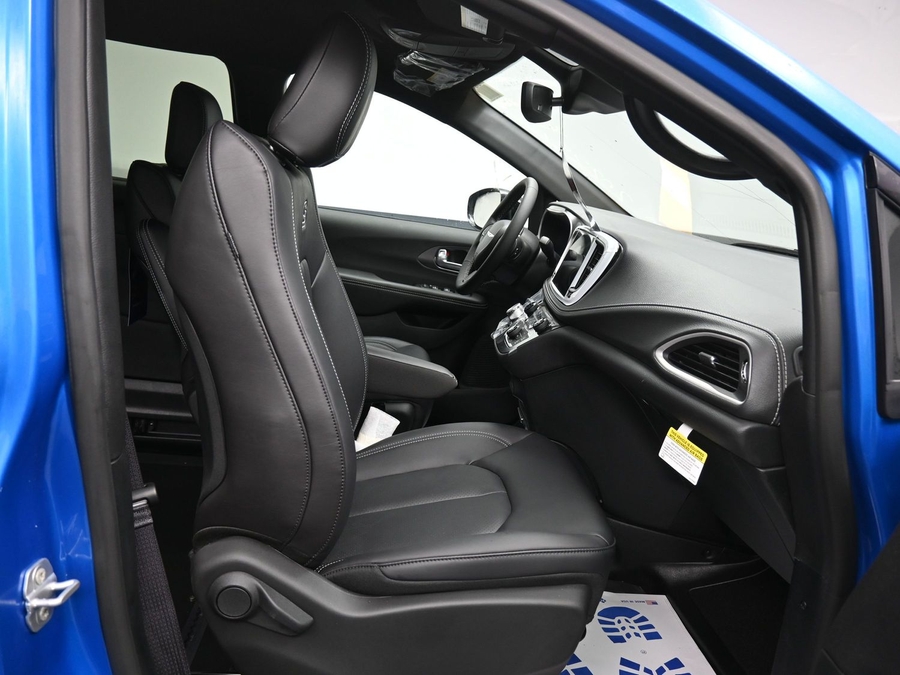 New 2026 Chrysler Pacifica Select Sport - BraunAbility Side Entry Entry In Floor Automatic Ramp