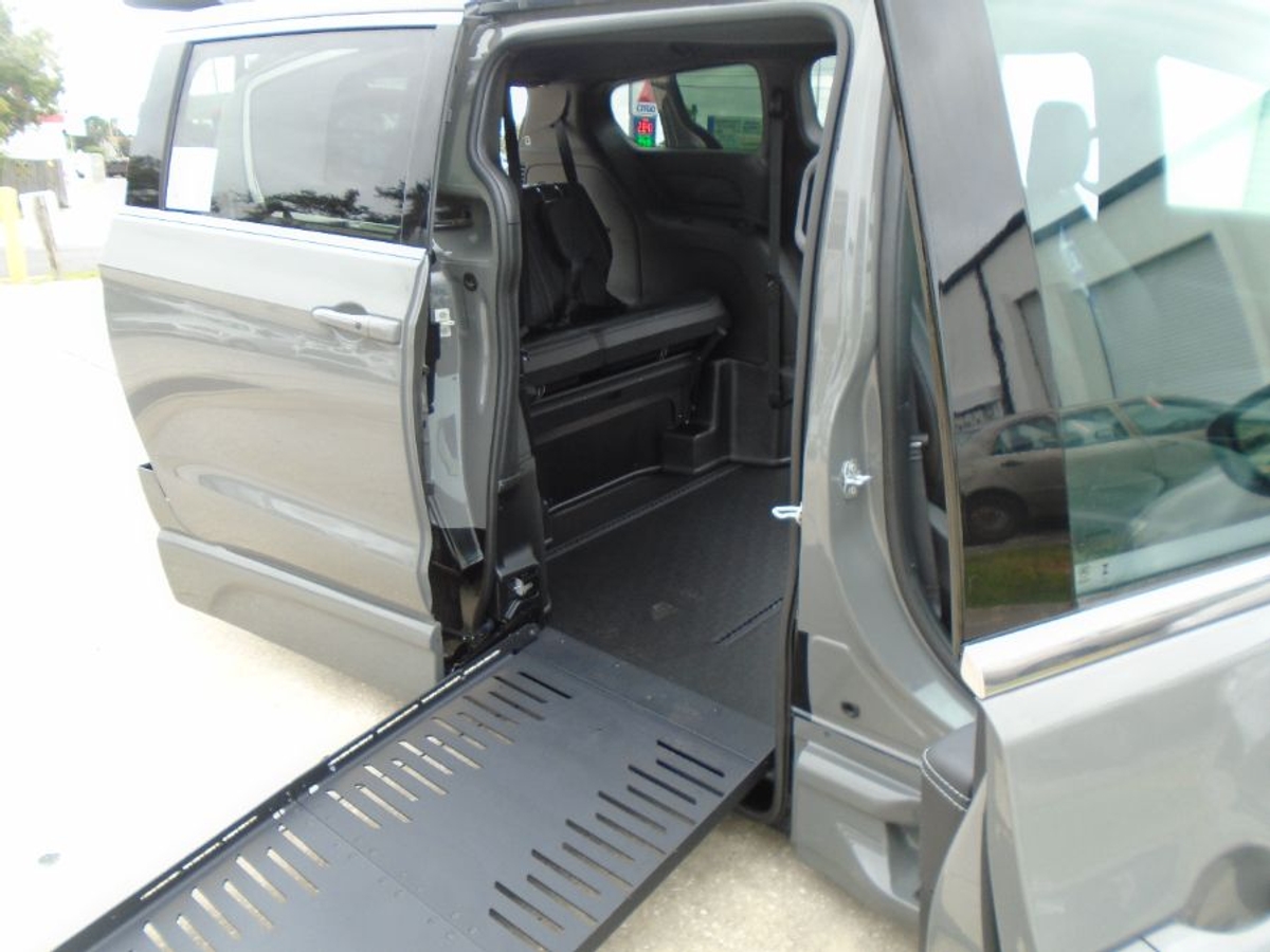 2025 CHRYSLER PACIFICA - Image 8