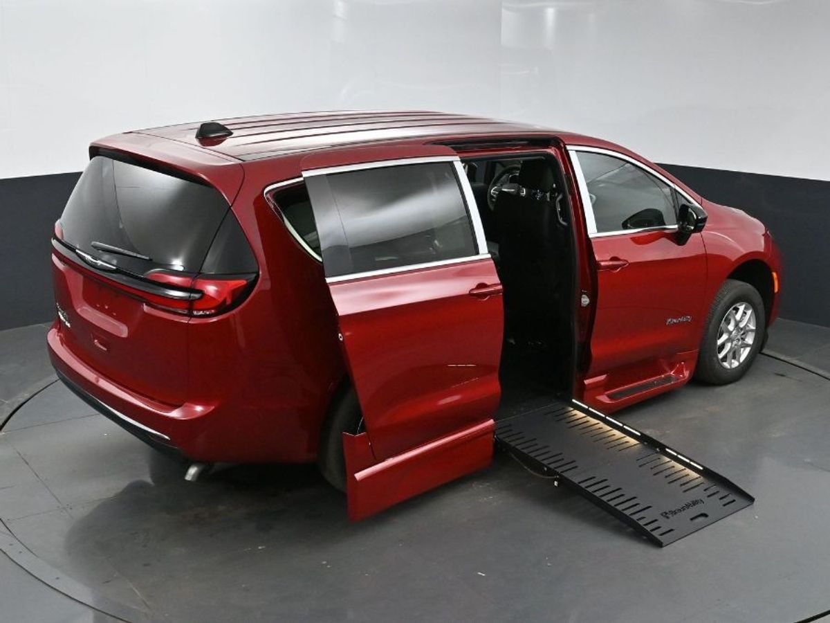 2025 CHRYSLER PACIFICA - Image 26