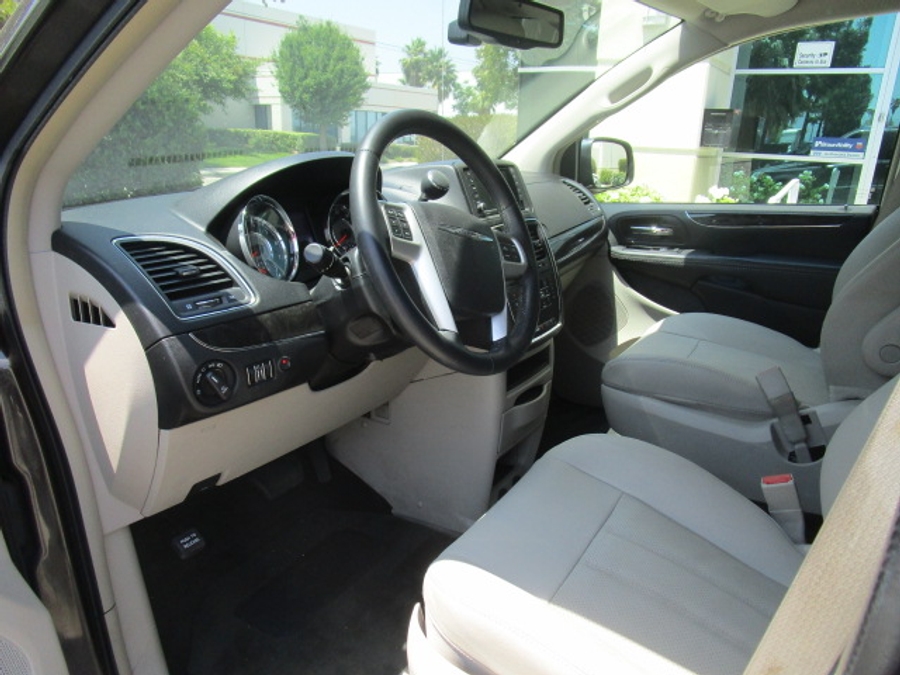 Used 2015 Chrysler Town and Country Touring-L - El Dorado Side Entry Entry Fold Out Automatic Ramp