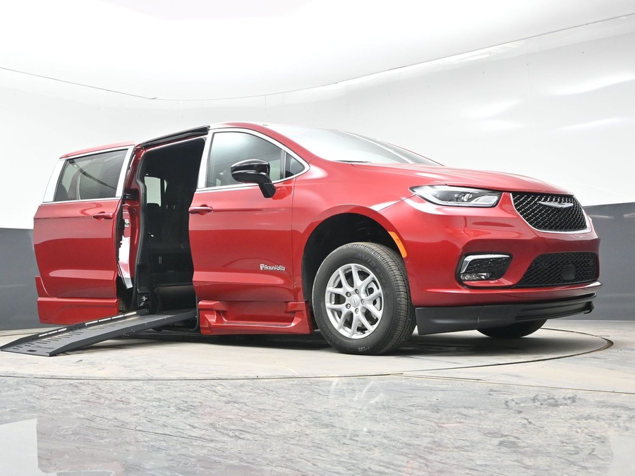 Red Chrysler Pacifica image number 15